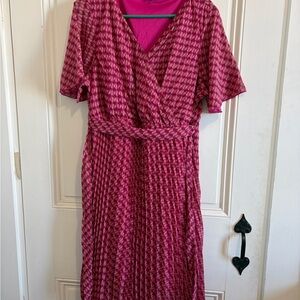 Chic Pink Geometric Midi Dress